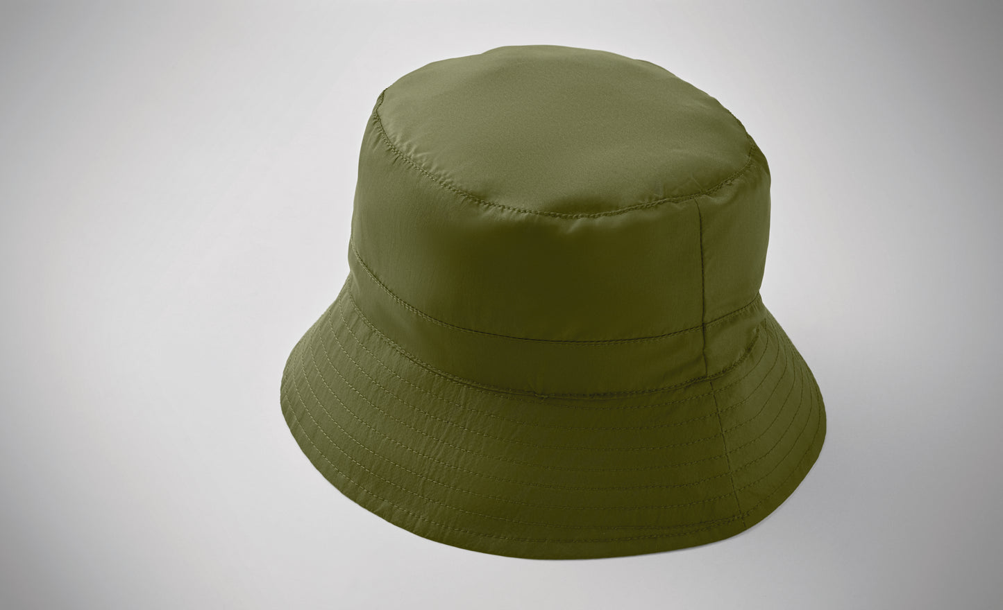 Wasserabweisender Fisherman-Hat inkl. Beutel aus gleichem Material und ABS-Karabiner. Polyester 64 g/m².