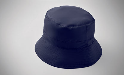 Wasserabweisender Fisherman-Hat inkl. Beutel aus gleichem Material und ABS-Karabiner. Polyester 64 g/m².