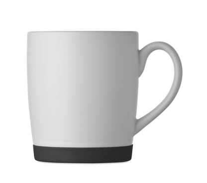 Kaffeebecher aus matter Keramik. Der Boden ist mit rutschhemmendem Silikon abgesetzt. Füllmenge: