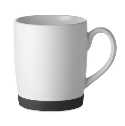 Kaffeebecher aus matter Keramik. Der Boden ist mit rutschhemmendem Silikon abgesetzt. Füllmenge: