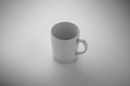 Kaffeebecher aus matter Keramik. Der Boden ist mit rutschhemmendem Silikon abgesetzt. Füllmenge: