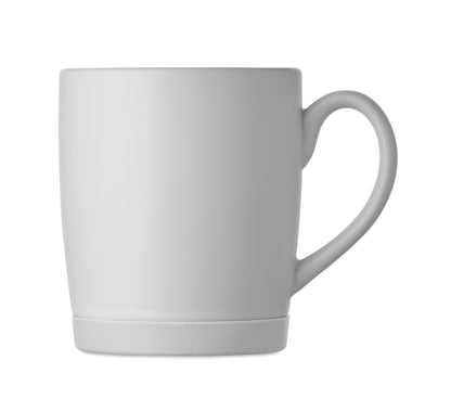 Kaffeebecher aus matter Keramik. Der Boden ist mit rutschhemmendem Silikon abgesetzt. Füllmenge: