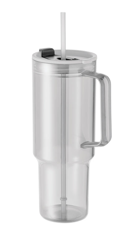 Trinkbecher aus RPET. Verschluss mit integriertem PP-Trinkhalm. Füllmenge: 1200 ml.