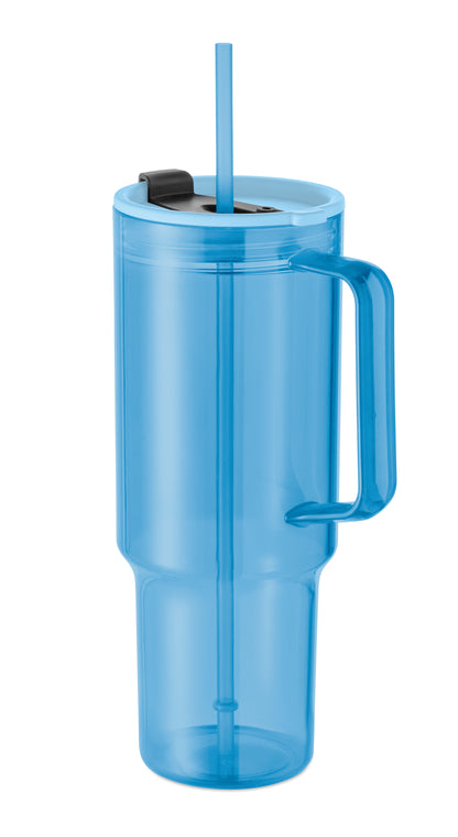 Trinkbecher aus RPET. Verschluss mit integriertem PP-Trinkhalm. Füllmenge: 1200 ml.