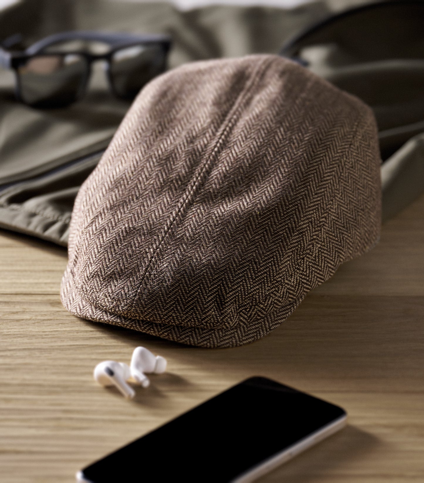 Flache Newsboy-Kappe aus meliertem 335 g/m² Polyester mit Metallverschluss.