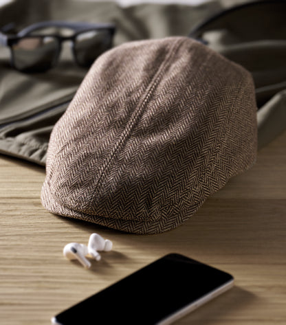 Flache Newsboy-Kappe aus meliertem 335 g/m² Polyester mit Metallverschluss.