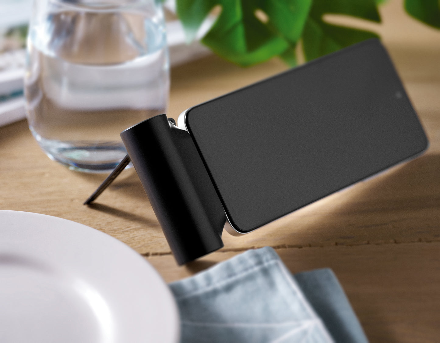 Powerbank 5000 mAh im Gehäuse aus ABS. Mit Smartphone-Halter. Typ-C-Eingang/Ausgang und 20W