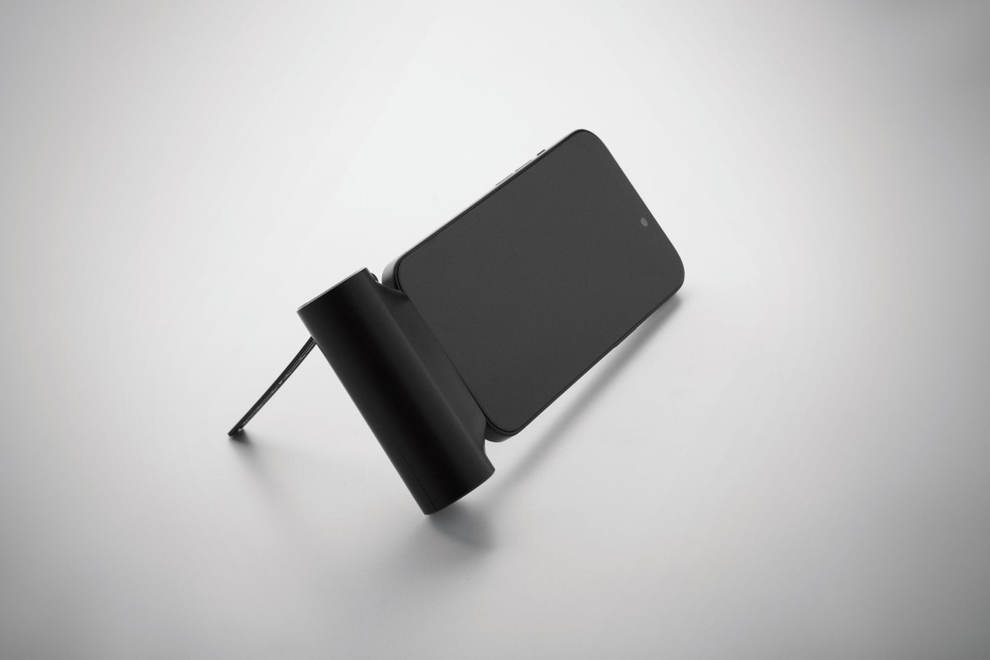 Powerbank 5000 mAh im Gehäuse aus ABS. Mit Smartphone-Halter. Typ-C-Eingang/Ausgang und 20W