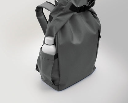 15'' Rolltop-Laptop-Rucksack aus 600D RPET-Polyester mit gepolstertem 210D RPET-Futter. Fronttasche mit Reißverschluss