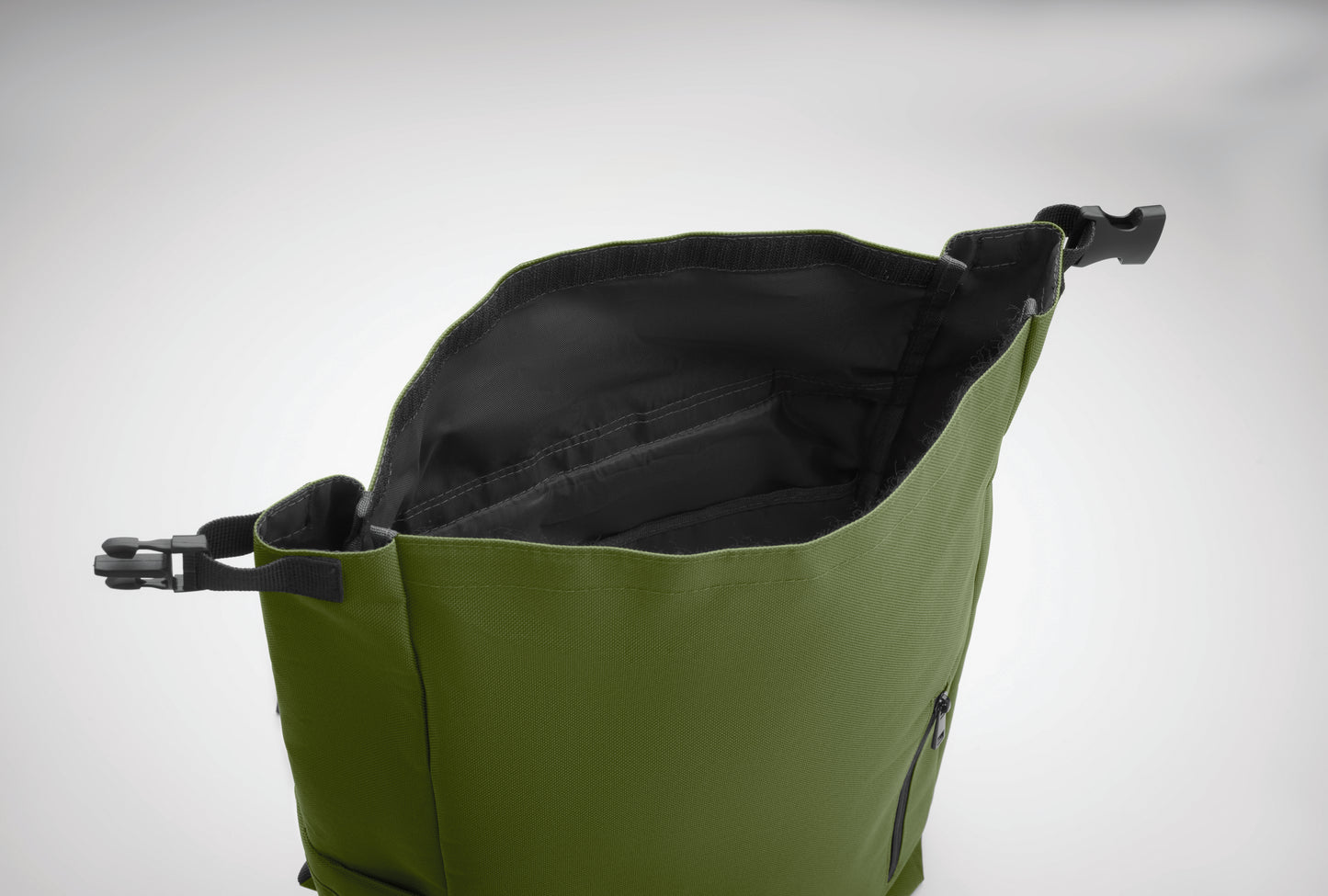 15'' Rolltop-Laptop-Rucksack aus 600D RPET-Polyester mit gepolstertem 210D RPET-Futter. Fronttasche mit Reißverschluss