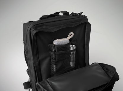 Outdoor-Rucksack aus 600D RPET. Gepolstertes Laptopfach Innenfächer Front-Reißverschlusstaschen gepolsterte Mesh-Schultergurte und Rückenpartie