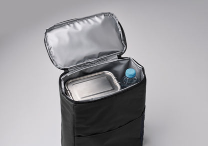 Kühlrucksack aus 600D RPET Polyester mit PEVA-Futter und 13 mm PE-Schaum. Fronttasche