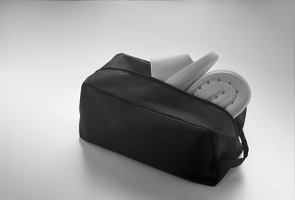 Schuhtasche aus 600D RPET Polyester mit seitlichem Tragegriff und Reißverschluss.