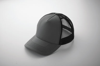 Trucker-Kappe. 5 Panels. Front und Schirm aus 250 g/m² Baumwolle Rückseite aus