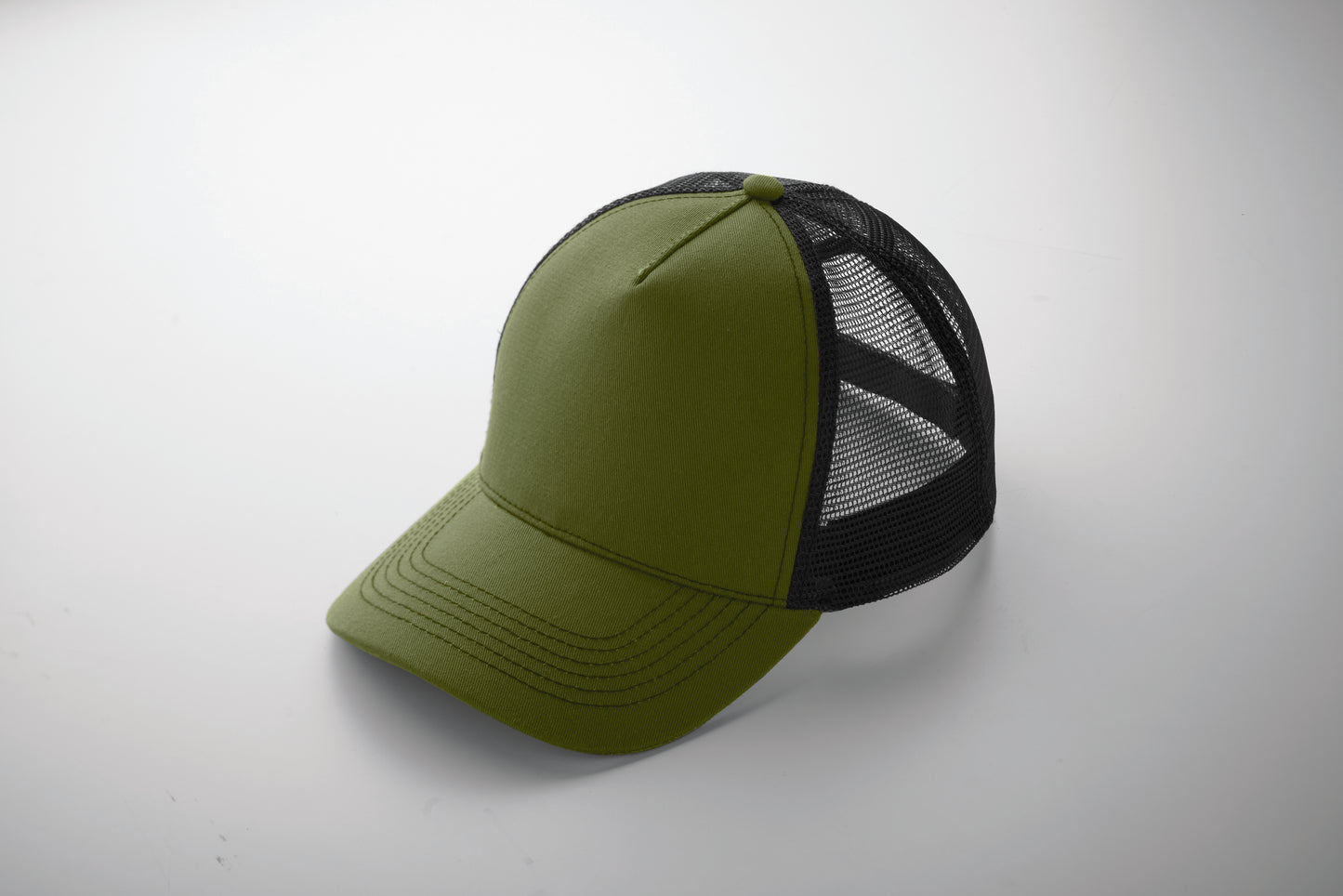 Trucker-Kappe. 5 Panels. Front und Schirm aus 250 g/m² Baumwolle Rückseite aus