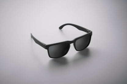 Festival-Sonnenbrille mit verspiegelten Gläsern und mattem gummiertem Rahmen. UV400-Schutz.