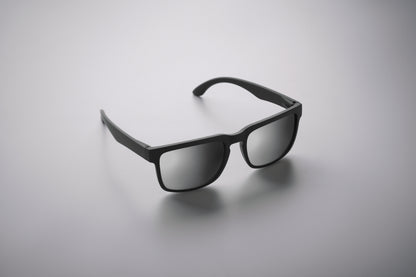 Festival-Sonnenbrille mit verspiegelten Gläsern und mattem gummiertem Rahmen. UV400-Schutz.