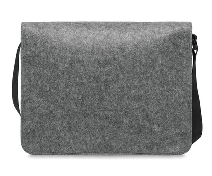 Umhängetasche aus RPET-Filz. Klettverschluss und Umhängegurt. Bietet Platz für einen 15'' Laptop.