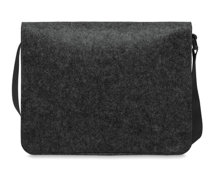 Umhängetasche aus RPET-Filz. Klettverschluss und Umhängegurt. Bietet Platz für einen 15'' Laptop.