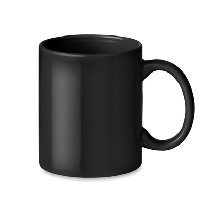 Farbiger Kaffeebecher aus Keramik. Füllmenge: 300ml. Nur Keramik- Transferdruck ist spülmaschinengeeignet. Verpackt