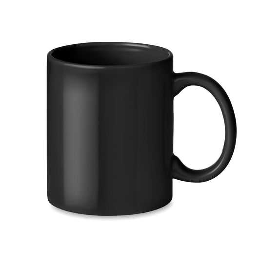 Farbiger Kaffeebecher aus Keramik. Füllmenge: 300ml. Nur Keramik- Transferdruck ist spülmaschinengeeignet. Verpackt