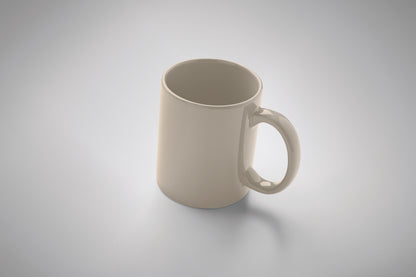 Farbiger Kaffeebecher aus Keramik. Füllmenge: 300ml. Nur Keramik- Transferdruck ist spülmaschinengeeignet. Verpackt