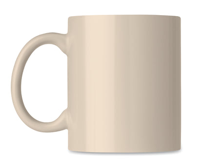 Farbiger Kaffeebecher aus Keramik. Füllmenge: 300ml. Nur Keramik- Transferdruck ist spülmaschinengeeignet. Verpackt