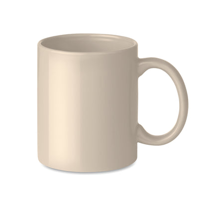 Farbiger Kaffeebecher aus Keramik. Füllmenge: 300ml. Nur Keramik- Transferdruck ist spülmaschinengeeignet. Verpackt