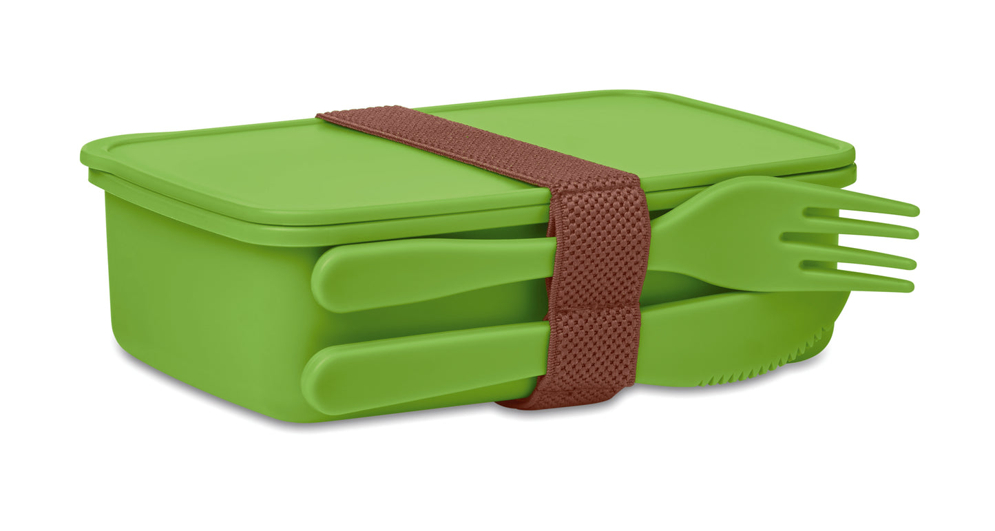 Lunchbox aus PP mit einem Fach. Inkl. Messer und Gabel im Elastikbandhalter.