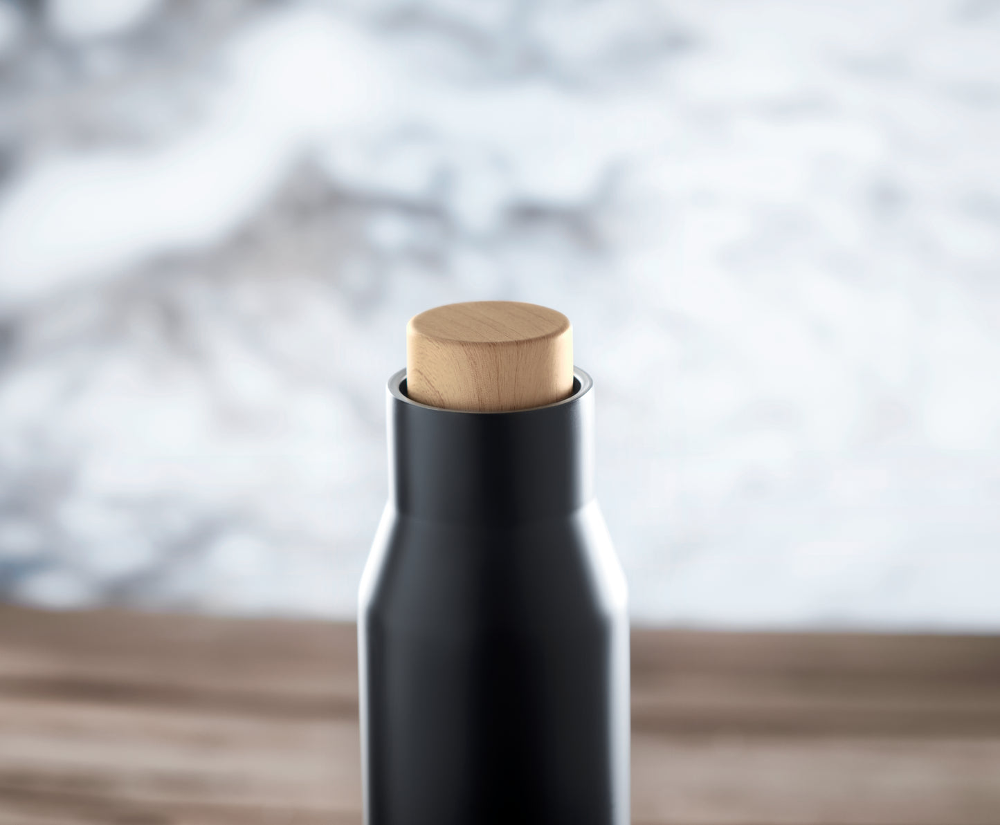 Doppelwandige Isolierflasche aus Edelstahl. Verschluss aus Bambus- Imitat. Füllmenge: 500 ml. Auslaufsicher.