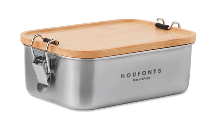 Lunchbox aus Edelstahl mit Deckel aus Bambus und Halteklammern. Füllmenge: 750 ml.