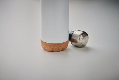 Doppelwandige Isolierflasche aus Edelstahl mit abgesetztem Boden aus Kork. Füllmenge: 500 ml.