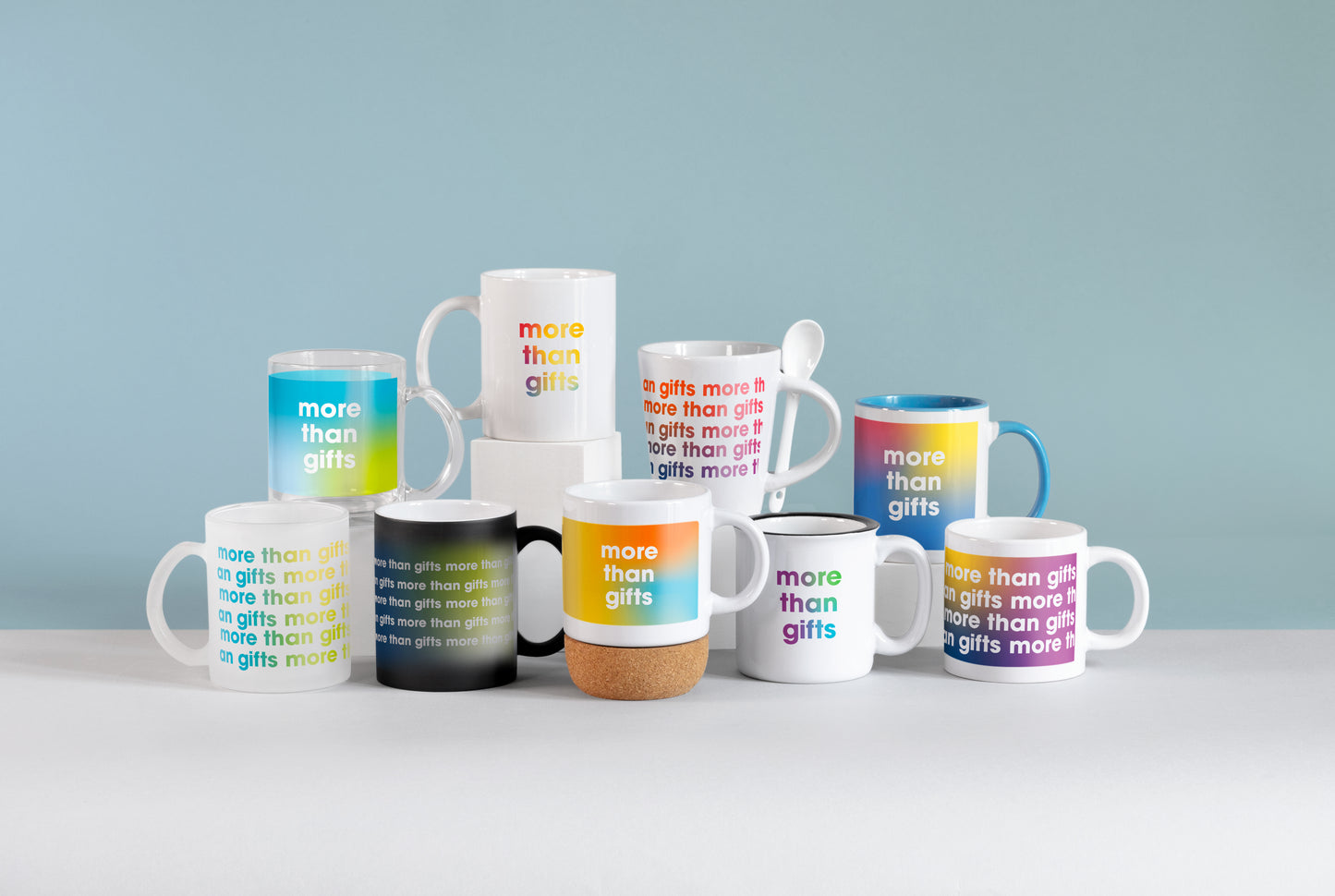 Becher aus Keramik. Spezielle Beschichtung für Sublimationsdruck. Der Boden ist mit Kork