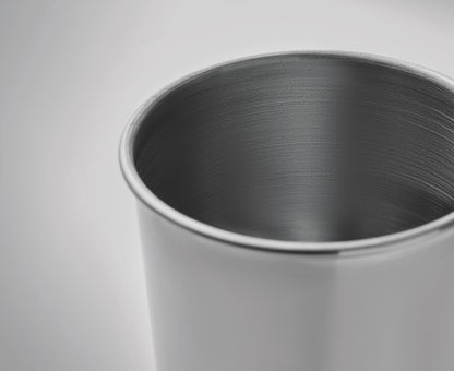 Becher aus Edelstahl. Füllmenge: 350 ml. Da der einwandige Becher die Hitze