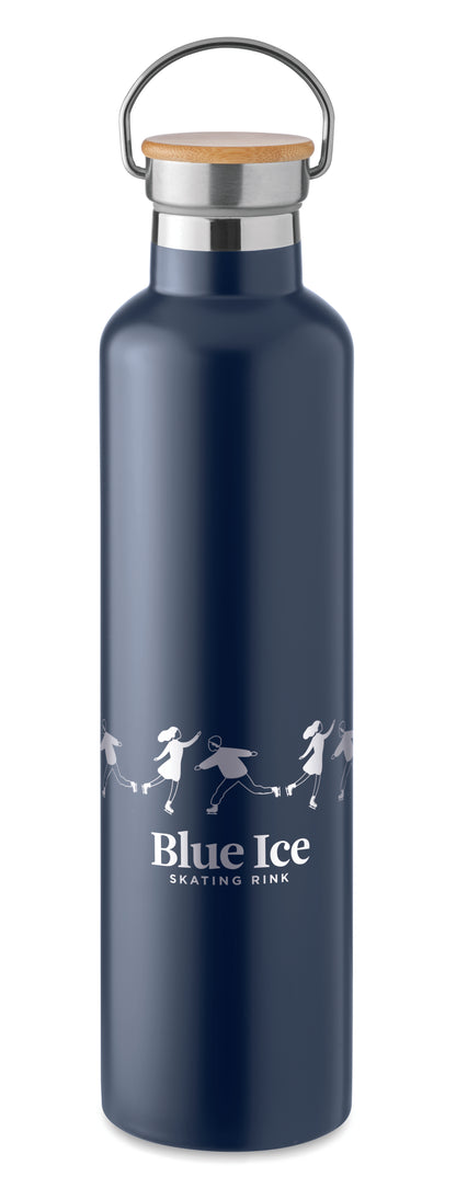 Doppelwandige Isolierflasche aus Edelstahl mit Bambusdeckel und Henkel. Füllmenge: 1000 ml. Bambus