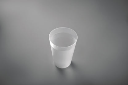 Wiederverwendbarer PP-Becher mit gefrosteter Oberfläche. Ideal für Festivals. Füllmenge: 300 ml.