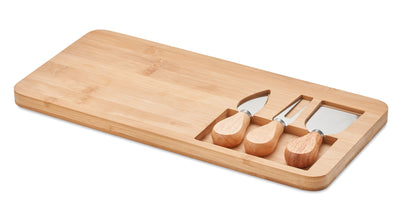 Käse-Set aus Bambus mit einem Servierbrett 2 Käsemessern und einer Käsegabel. Servieren