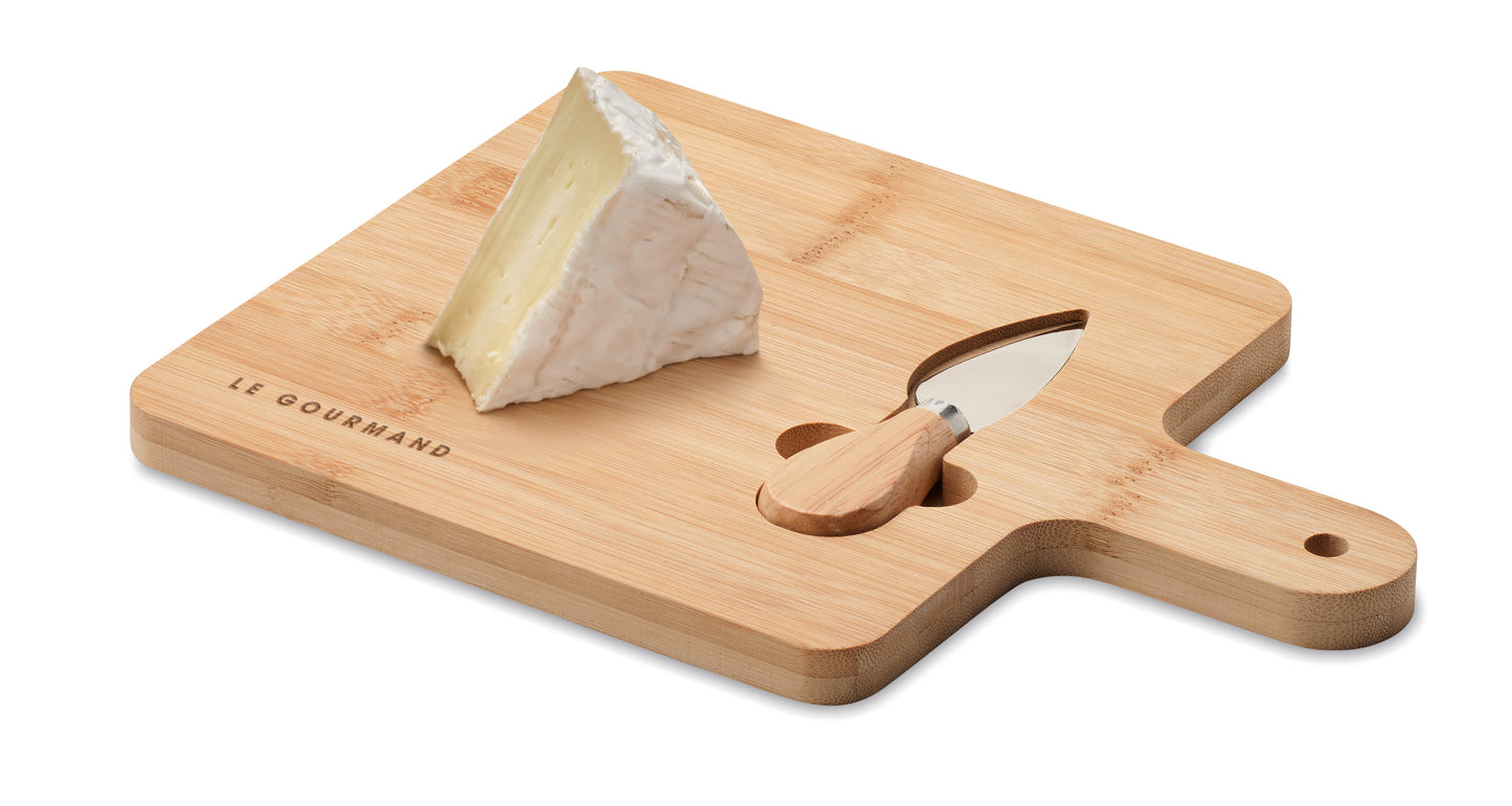 Käse-Set aus Bambus mit Servierbrett und Käsemesser. Bambus ist ein natürliches Produkt
