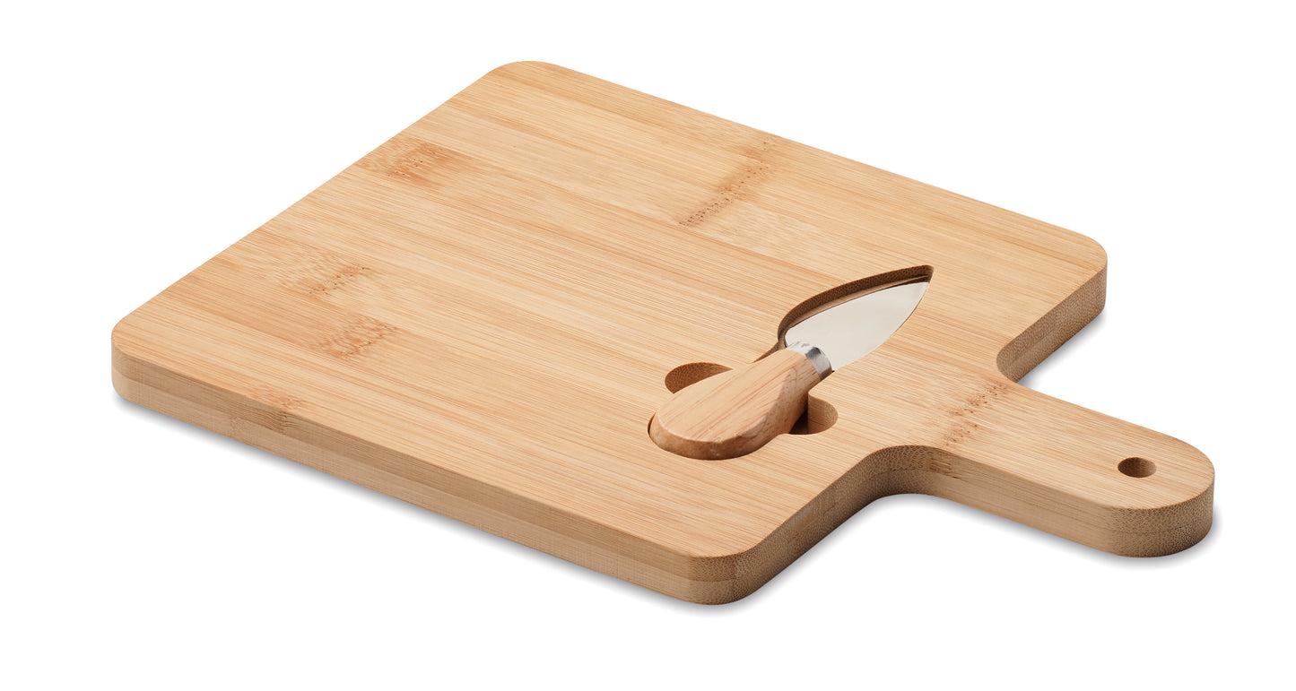 Käse-Set aus Bambus mit Servierbrett und Käsemesser. Bambus ist ein natürliches Produkt