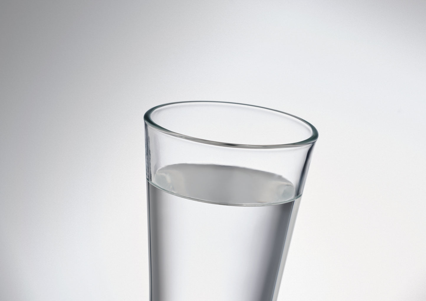 Wiederverwendbares Trinkglas. Füllmenge: 300 ml.