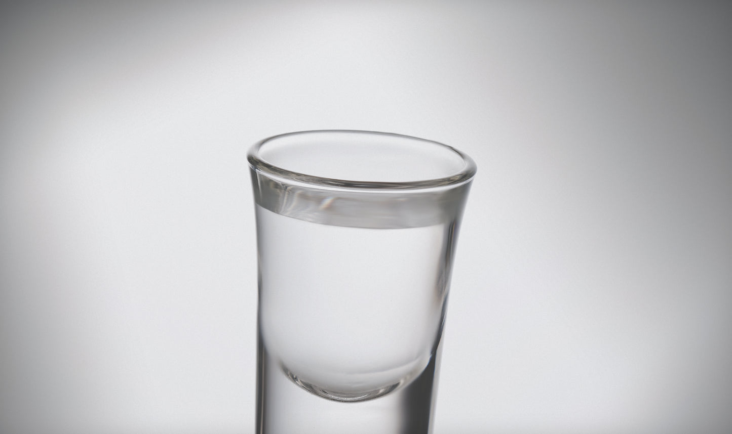 Wiederverwendbares Schnapsglas. Füllmenge: 28 ml.