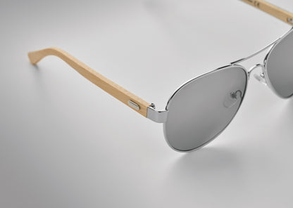 Sonnenbrille mit Bügeln aus Bambus. Farbig verspiegelte Gläser. UV400-Schutz. Inkl. Brillenbeutel aus