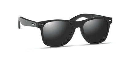 Sonnenbrille mit schwarz beschichteten Bügeln aus Bambus. Rundum verspiegelte Gläser. UV400-Schutz. Bambus