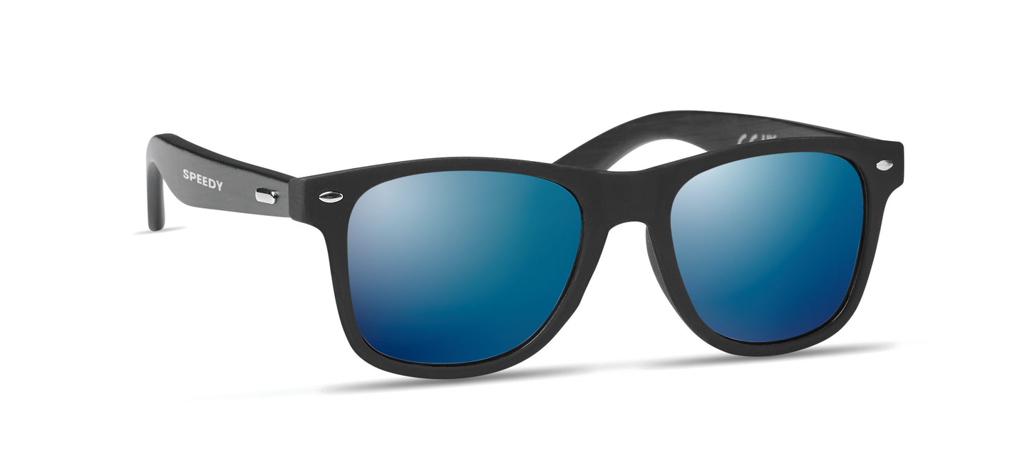 Sonnenbrille mit schwarz beschichteten Bügeln aus Bambus. Rundum verspiegelte Gläser. UV400-Schutz. Bambus