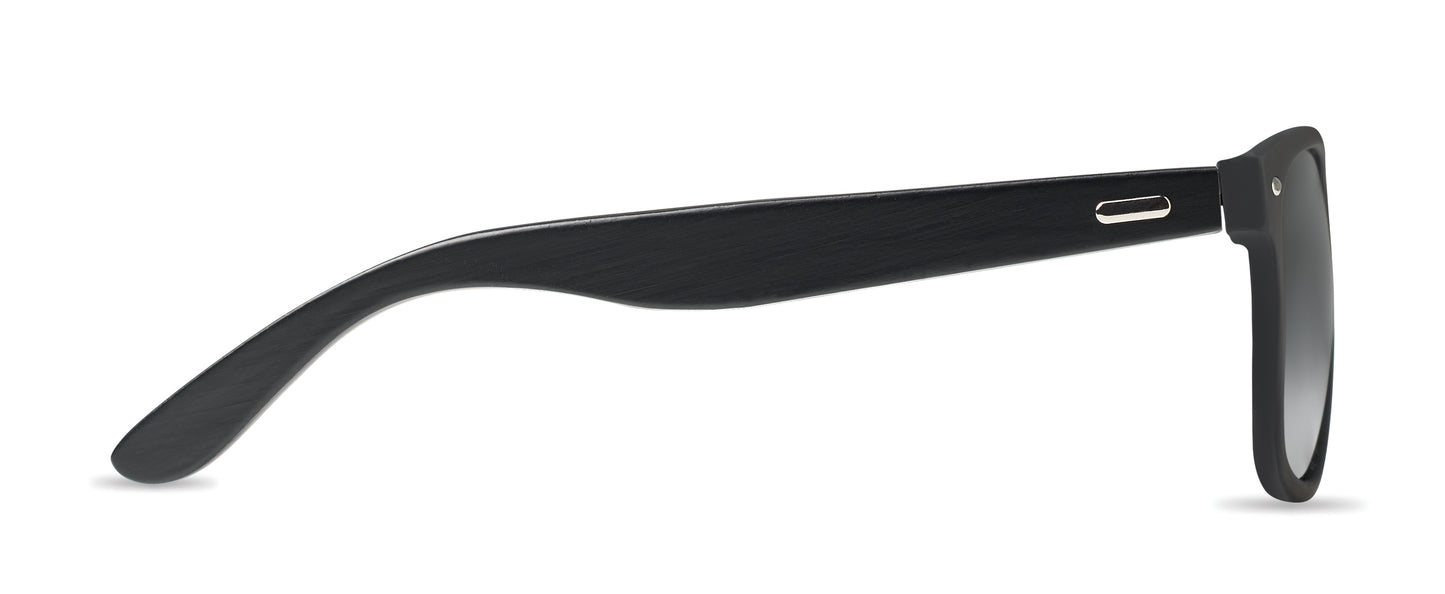 Sonnenbrille mit schwarz beschichteten Bügeln aus Bambus. Rundum verspiegelte Gläser. UV400-Schutz. Bambus