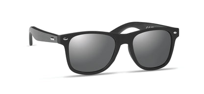 Sonnenbrille mit schwarz beschichteten Bügeln aus Bambus. Rundum verspiegelte Gläser. UV400-Schutz. Bambus