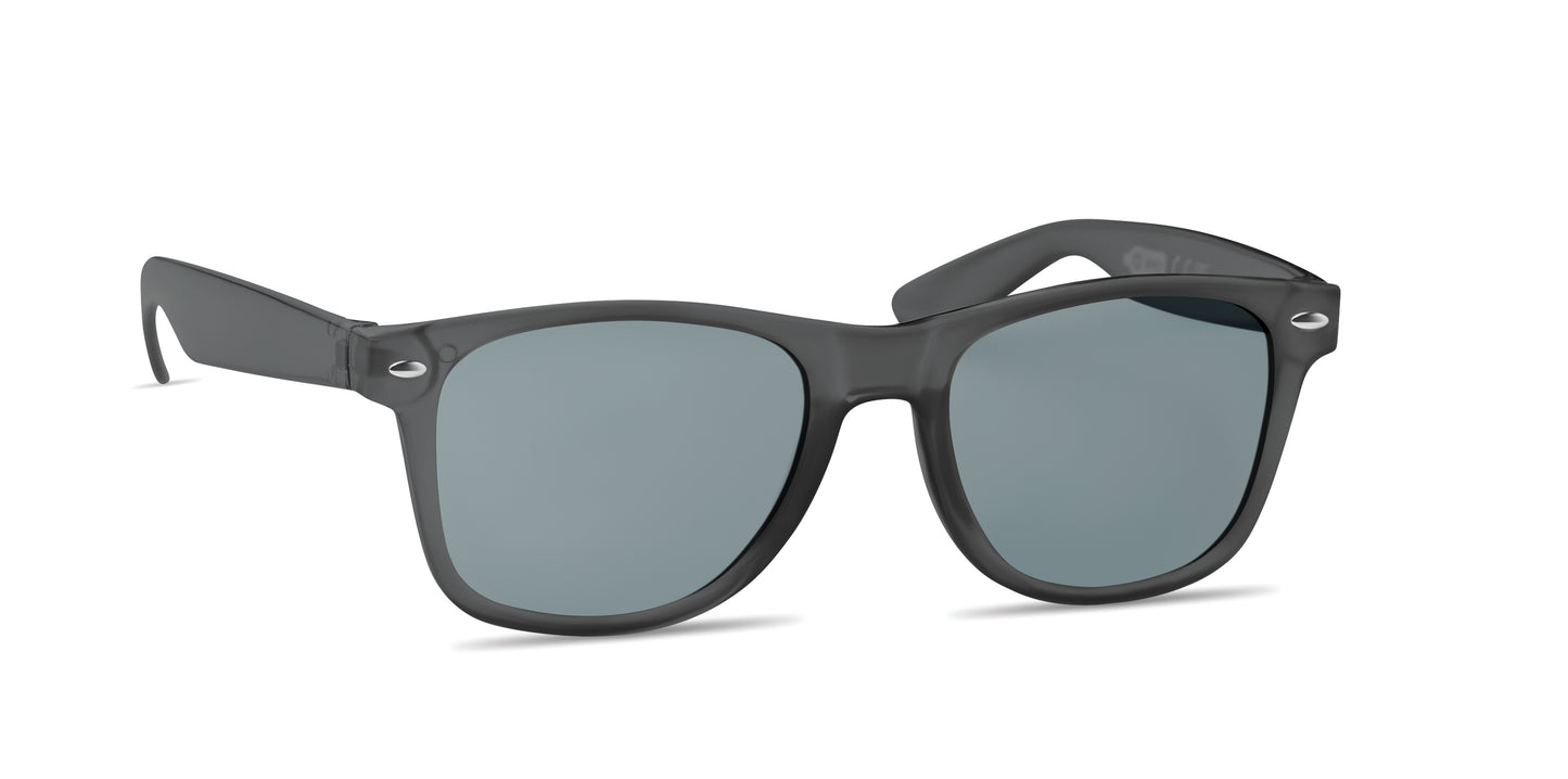 Klassische Sonnenbrille. Rahmen aus RPET. UV400-Schutz.