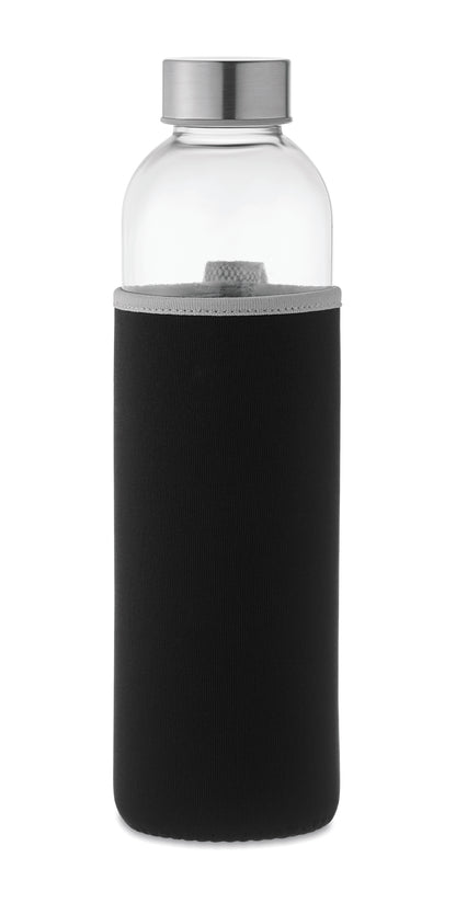 Trinkflasche aus Glas mit Neopren-Schutzhülle. Füllmenge: 750 ml. Nicht geeignet für kohlensäurehaltige