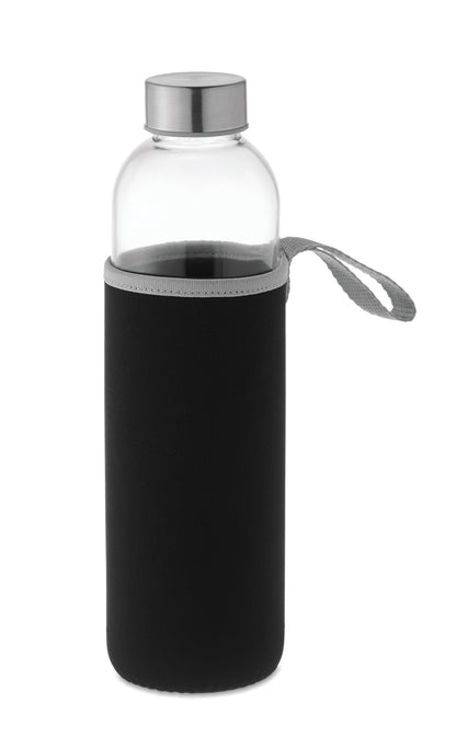 Trinkflasche aus Glas mit Neopren-Schutzhülle. Füllmenge: 750 ml. Nicht geeignet für kohlensäurehaltige