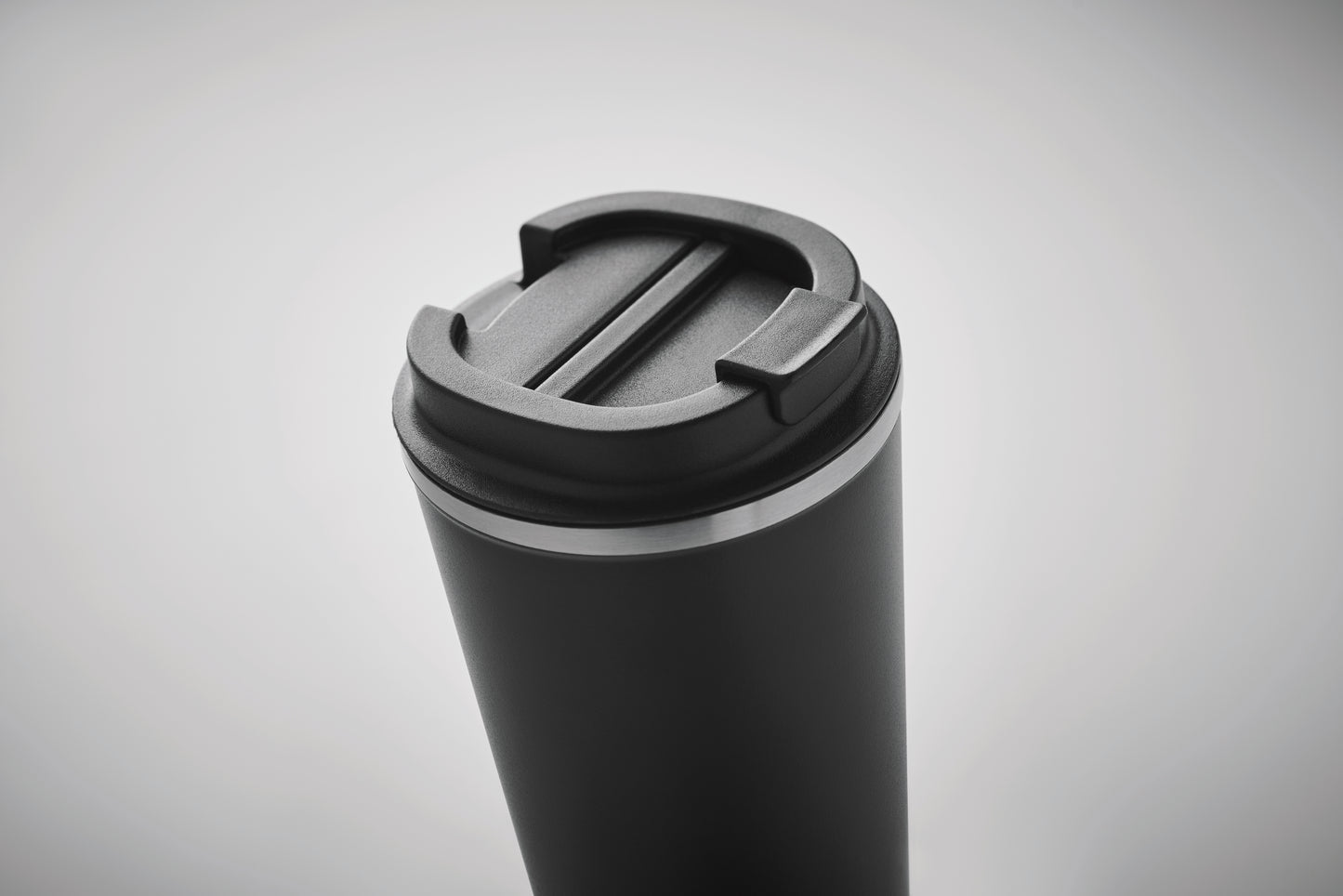 Doppelwandiger Trinkbecher aus recyceltem Edelstahl (90 % recycelter Edelstahl und 10 %